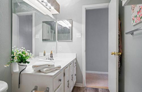 Townhome - Convenient Location - Foto 32