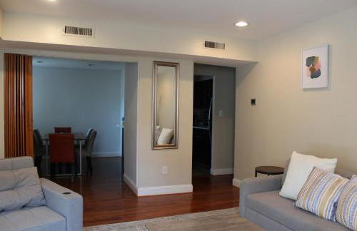 Cozy 3 Bedroom Min to National Mall Great Location and Free Parking - Foto 27