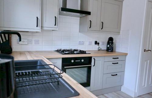 3Bed Manchester Home · Parking · Near AO Arena - Pass the Keys - Photo 17