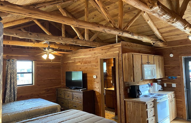 Log Cabin 4 at Son's Blue River Camp - Foto 1