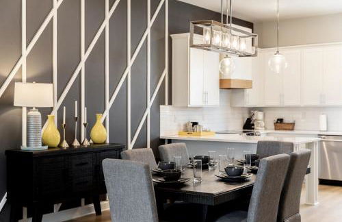 STAR Retreat Townhome with Garage 3 miles to Downtown - Foto 3