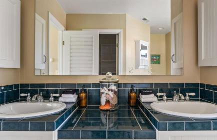 Point Loma Home w Putting Green Firepit Game Room Beach Access Zola Street by AvantStay - Foto 25