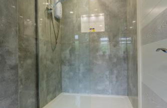 Comfortable 1-Bed House, Sleeps 4, Fast Wi-Fi with Private Garden and Free Parking - Foto 41