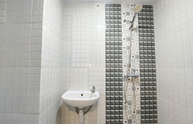 Homey And Warm Studio Apartment At Mansyur Residence - Foto 8