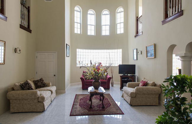 The Royal Kensington Villa - Photo 3