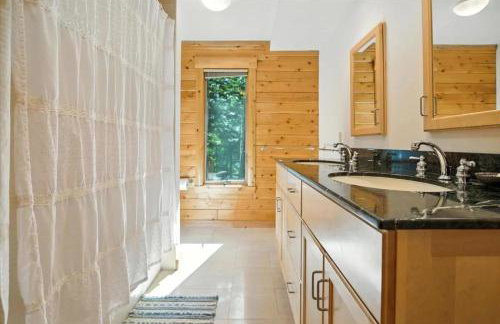 Lakefront Log Home on Huge Lake in Private Cove - Foto 21