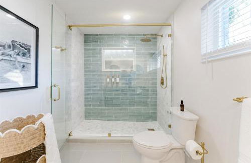 Palms Oasis with Salt Pool Movies Firepit Golf - Photo 17