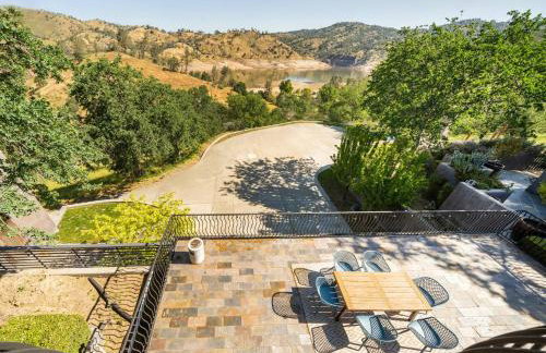 Serene Millerton Lake Villa w/ Panoramic Lake View - Foto 58
