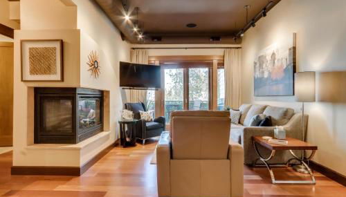 Walk Downtown Stunning Condo with Attached Garage - Photo 5