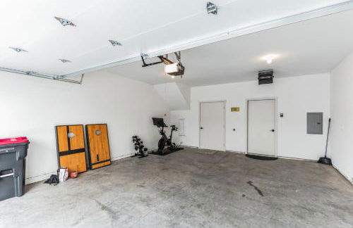 New Modern Townhome With Rooftop Patio 2 Bedroom Townhouse by RedAwning - Photo 47