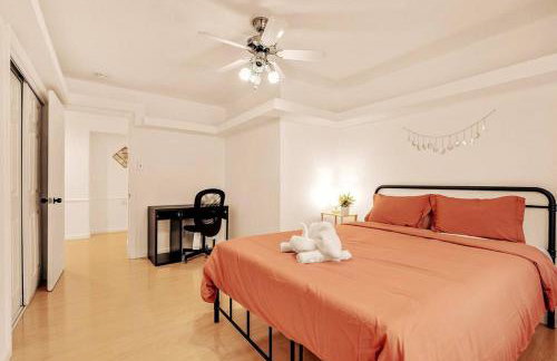 King Suite, 5 Queen beds Spacious Modern Home - Foto 9