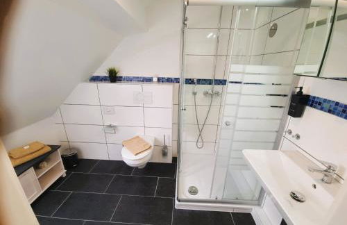 CJS Apartments - Chill or Drive am Nürburgring, new Box Spring Beds, new furniture, WLan, Spacious Rooms, Quiet Location - Foto 31