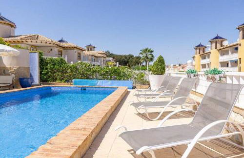 Casa Lilly-Rose, a beautiful 3 bedroom detached villa a short walk to the Villamartin Plaza & Golf course - Foto 4