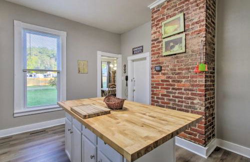 Mtn Views and Idyllic Setting! Clifton Forge Retreat - Foto 13