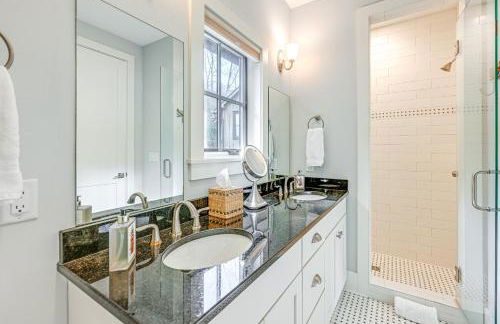 Direct Lake Access and Fire Pit Tuckasegee Cottage! - Foto 15