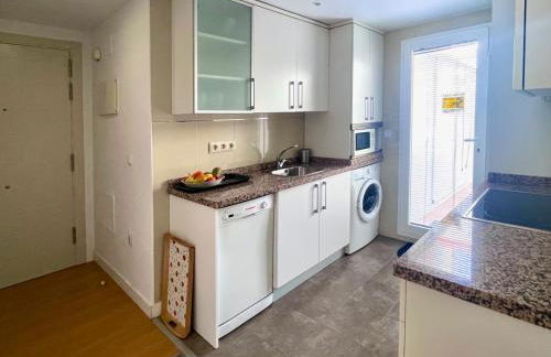 Maravilloso apartamento céntrico de 70m2, jardín propio 40m2 con piscina para niños y parking opcional - Foto 18