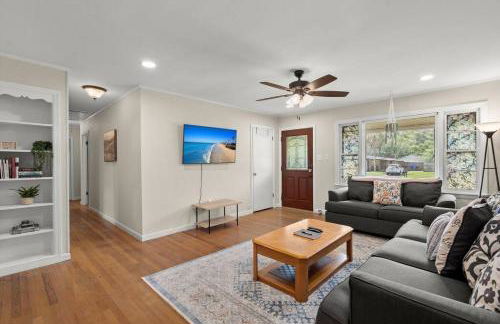 Cozy Home Across from Base, Close to Airport & Beaches - Photo 16