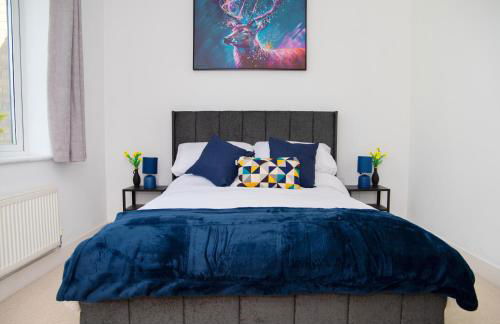 Lavish 4-Bedrooms with Modern Home Features - Guest 8 - Hi-Speed Wi-Fi - Luxury Garden - Private Ample Parking - Foto 18