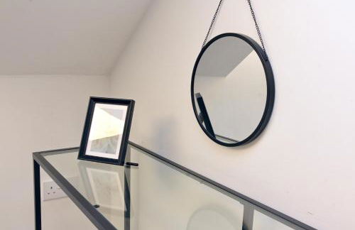 Modern house in City Centre with private parking and gated property - Foto 51