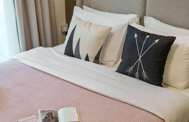 1BR Apt Near Downtown Dubai Pool Skyline Views - Photo 11