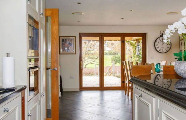 Serene Riverside 6BR Luxury Retreat in Curdridge - Photo 6