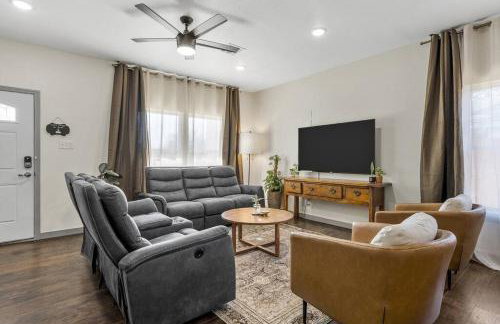 5th St Getaway w Sauna Hot tub Firepit & Game Room - Foto 25