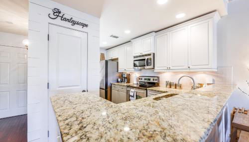 Balcony and Community Perks Lake Martin Condo! - Foto 5