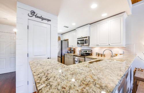 Balcony and Community Perks Lake Martin Condo! - Foto 5