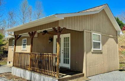 Cottage on Lake James Resort Amenities Included - Photo 1