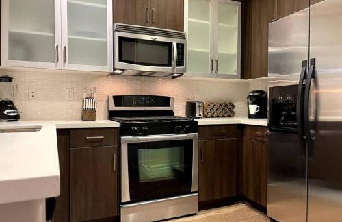 Cozy 2 Bedroom 2 Bathroom Condo with Pool, Gym, Spa - Foto 28