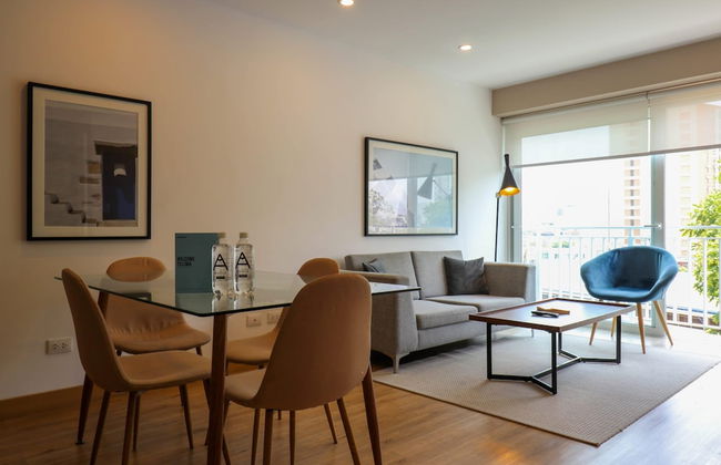 w Elegant 2BR in Barranco - Photo 6