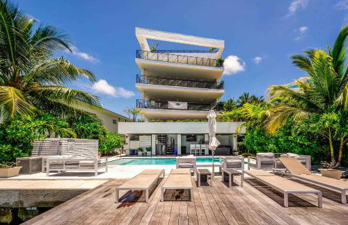 Bayview Villa by Rove Travel - Waterfront with Patio - Foto 1