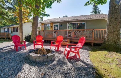Higgins Lake Cottage with Private Fire Pit and Grill! - Foto 24