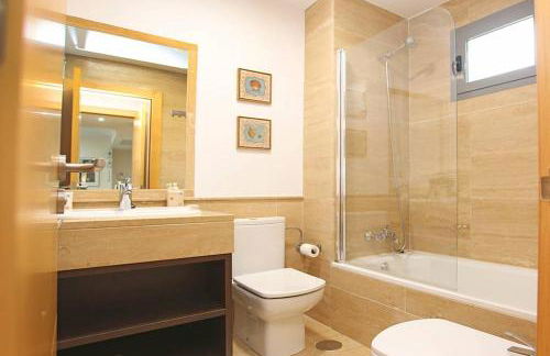 Ático con terraza y vistas, parking gratuito - Foto 13