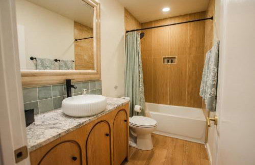 Sage Suite at ArnoTriplex! Private Hot Tub-Close to Downtown-Pet Friendly-No Pet Fee! - Photo 19