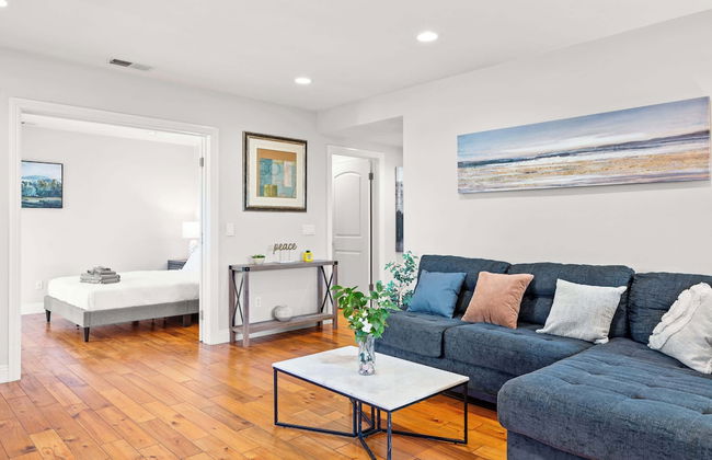 Luxury Estate With Sparkling Pool & Elegant Amenities - Foto 37