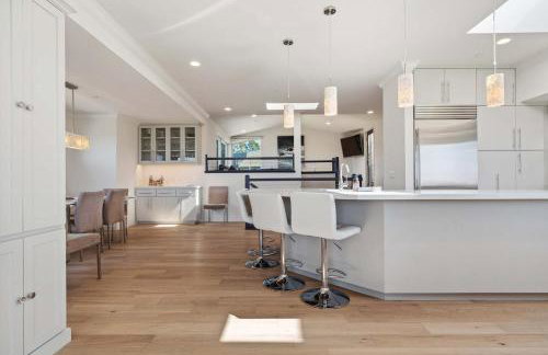 Breathtaking Views of the Pacific Ocean Rooftop Balcony Gourmet Kitchen and Hot Tub overlooking Golf Course - Foto 26