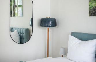 KAISER 02 by ROCKCHAIR Apartments l SUPERHOST Status l 3 Bedrooms Boxspringbeds 2 Bathrooms l Cozy Family & Business Flair 155 sqm 3 Balcony 2nd Floor Elevator up to 10 guests welcomes you! - Foto 9