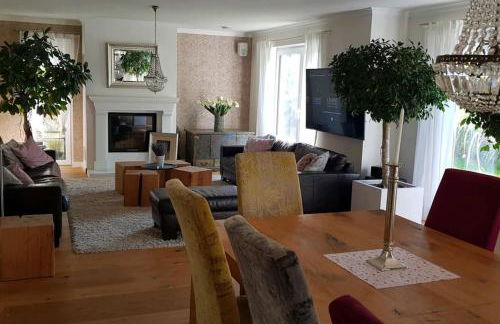 Exklusive Wohnung mit herrlicher Terrasse und Garten - Foto 1