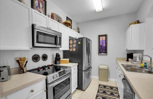 3 Bed Windsor Palms Condo - Conservation Views - Photo 16