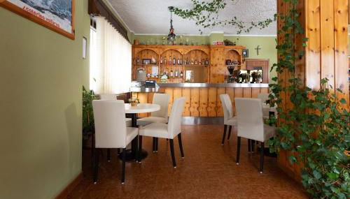 Hotel Meublè Adler - Rooms & Mountain Apartments - Foto 2, Lobby or reception