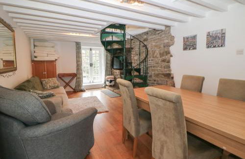 Bear Pit Cottage - Photo 1