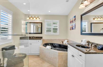 Dockside Paradise - Waterfront, Boat Dock, Swimming Pool and Spa - Foto 40