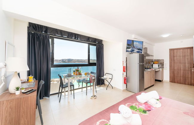Islet Promenade Studio with Hot Tub and Panoramic Sea Views by GetawaysMalta - Foto 9