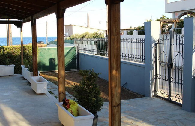 The House of Travelers - Photo 19