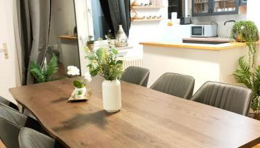 Large Central Apartment - MODERN & Fully Equipped - near fair - Foto 3