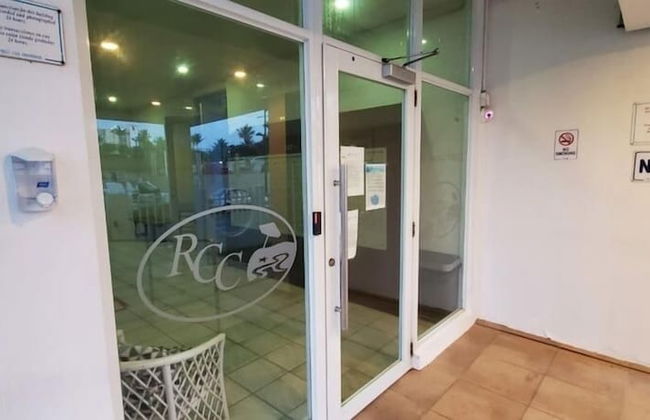 Maria Beach 1BDR Oceanfront Pool Parking - Photo 2