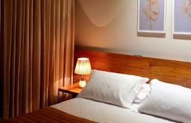 Granja Brasil - Lindo Studio - Com Piscina e Lazer - No Centro de Itaipava - Foto 6