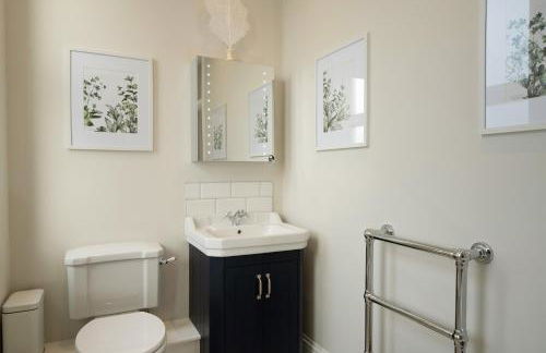 The Regal Apartment - Photo 23