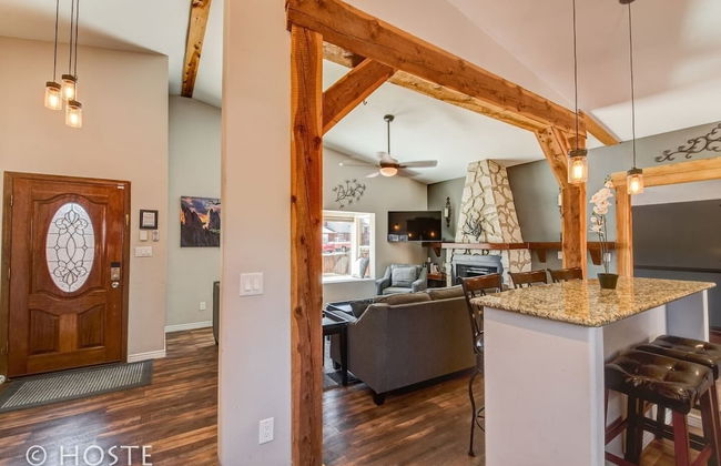 Mtn Dream! Fireplace, Patio & Hot Tub 4BR - Photo 18